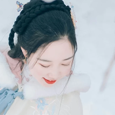白雪紛飛女生頭像，唯美古風(fēng)真人頭像