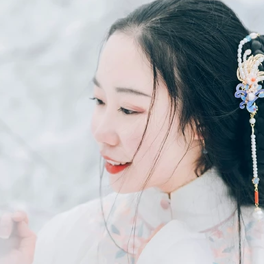 白雪紛飛女生頭像，唯美古風(fēng)真人頭像