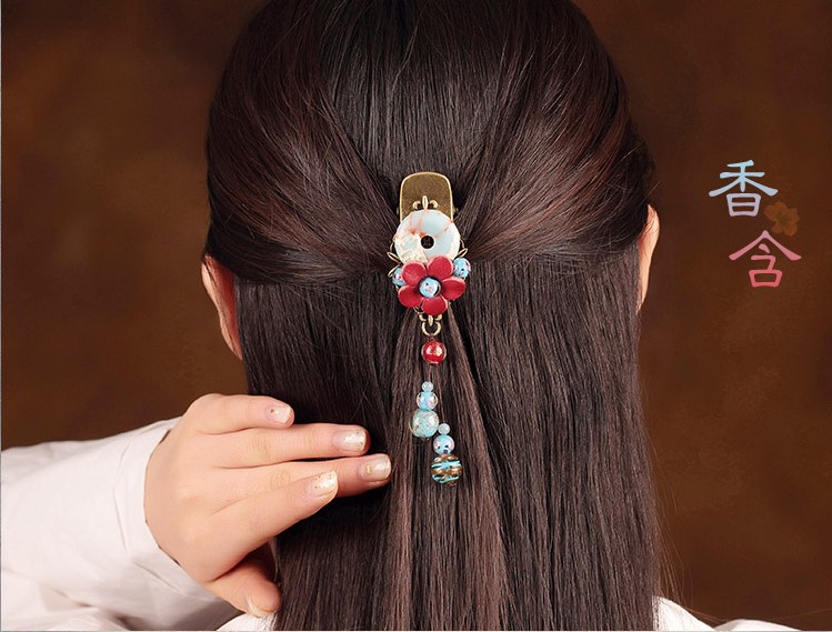 嬌雅動(dòng)人發(fā)夾，花香紅色古風(fēng)頭飾