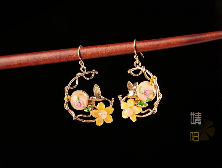 華貴典雅閃閃耳環(huán)，清新淡黃花朵耳環(huán)首飾