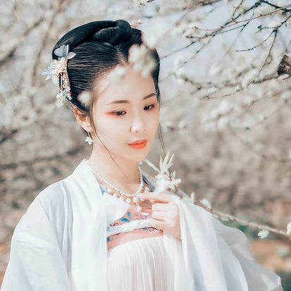 清新梨花芬芳女生頭像，唯美古風(fēng)真人頭像