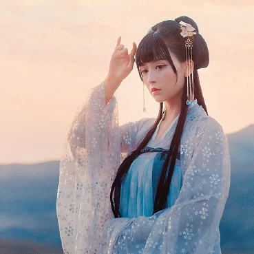 古典優(yōu)雅帶團(tuán)扇女生頭像，唯美古風(fēng)真人頭像