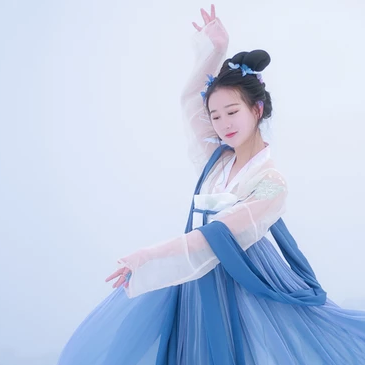 翩然蝴蝶帶傘女生頭像，唯美古風(fēng)真人頭像