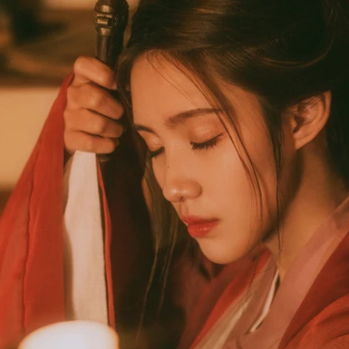 紅衣傷感喝酒女生頭像，唯美古風真人頭像