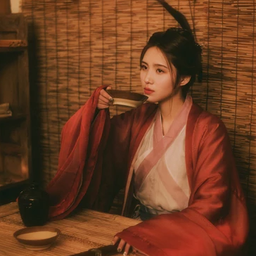 紅衣傷感喝酒女生頭像，唯美古風真人頭像