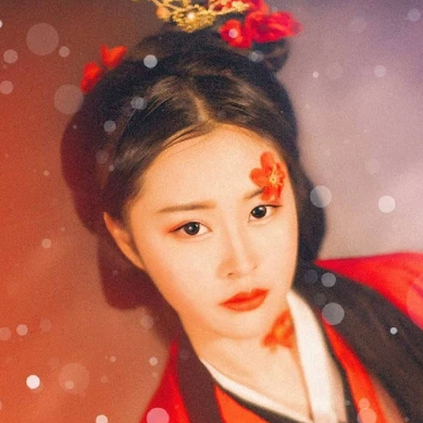 紅梅拂面女生頭像，唯美古風(fēng)真人頭像