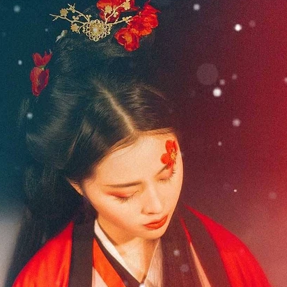 紅梅拂面女生頭像，唯美古風(fēng)真人頭像