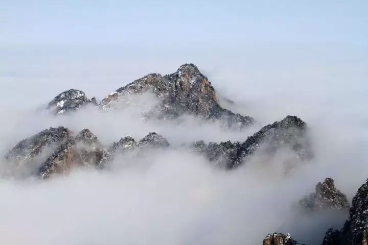 雪后黃山風(fēng)景宛如人間仙境，舞一曲雪中霓裳羽