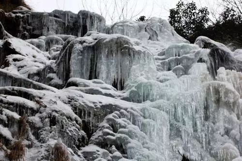 雪后黃山風(fēng)景宛如人間仙境，舞一曲雪中霓裳羽