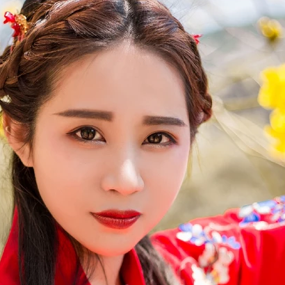 嬌艷花朵紅衣女生頭像，唯美古風(fēng)真人頭像