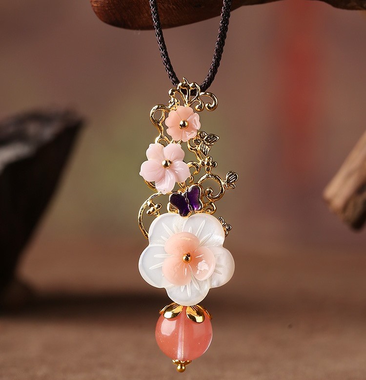 復(fù)古花形朵少女粉鎖骨鏈，氣質(zhì)閨蜜項鏈?zhǔn)罪? src="/shige/d/file/bigpic/190404/04/13-1P326131311-50.jpg" / data-uthz="zAeUVK"><br / data-O4Vq="OXXBzj">
	<img alt=