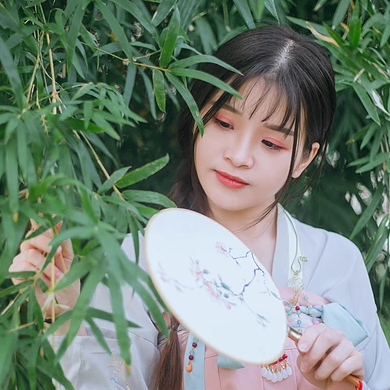 清新淑女持團(tuán)扇女生頭像，唯美古風(fēng)真人頭像