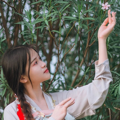 清新淑女持團(tuán)扇女生頭像，唯美古風(fēng)真人頭像