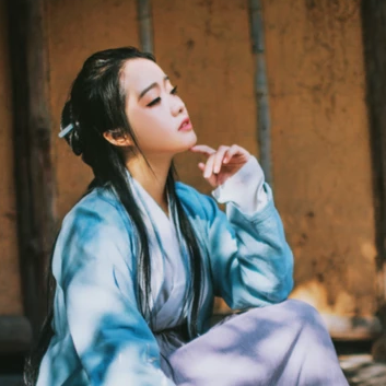 離別傷感帶折扇女生頭像，唯美古風(fēng)真人頭像