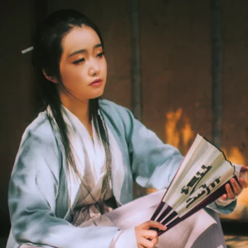 離別傷感帶折扇女生頭像，唯美古風(fēng)真人頭像