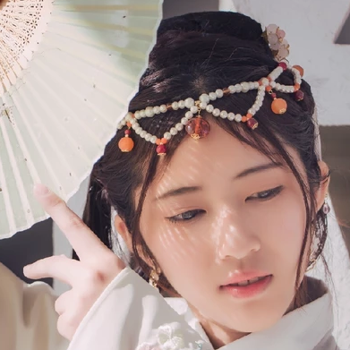 青春白衣帶折扇女生頭像，唯美古風(fēng)真人頭像