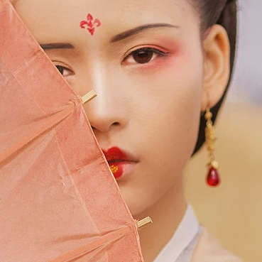 落霞黃昏帶傘女生頭像，唯美古風(fēng)真人頭像