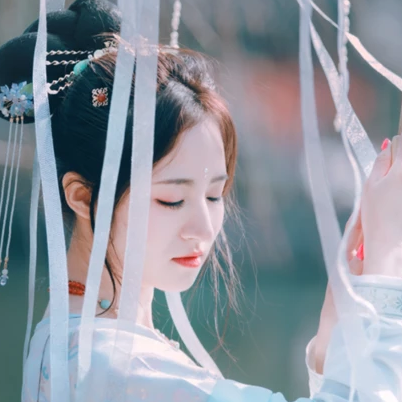 淡雅清新帶團扇女生頭像，唯美古風(fēng)真人頭像