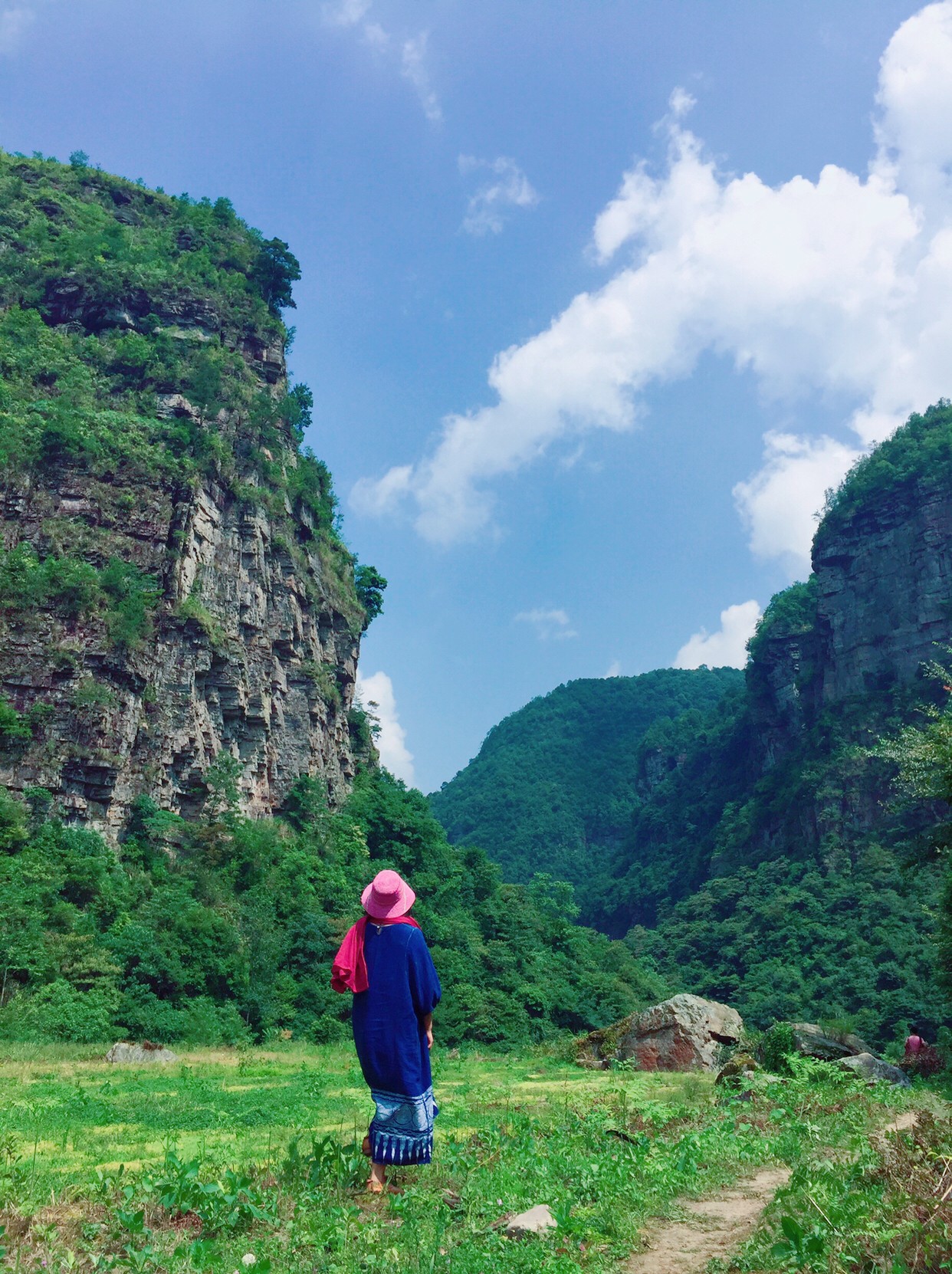 貴州·群山之心，因?yàn)閴粝胨行羷诮韵矏? src="/shige/d/file/bigpic/190404/04/13-1P402144157-50.jpg" style="height: 600px; width: 800px;" / data-E7aw="0ZGJKP"></p>
<p data-wqW3="Heq9za">
	　　要到詩意的世界，先要到達(dá)公路的盡頭，再沿著一條清澈見底的小河流。<br / data-0456="orOVXi">
	<img alt=