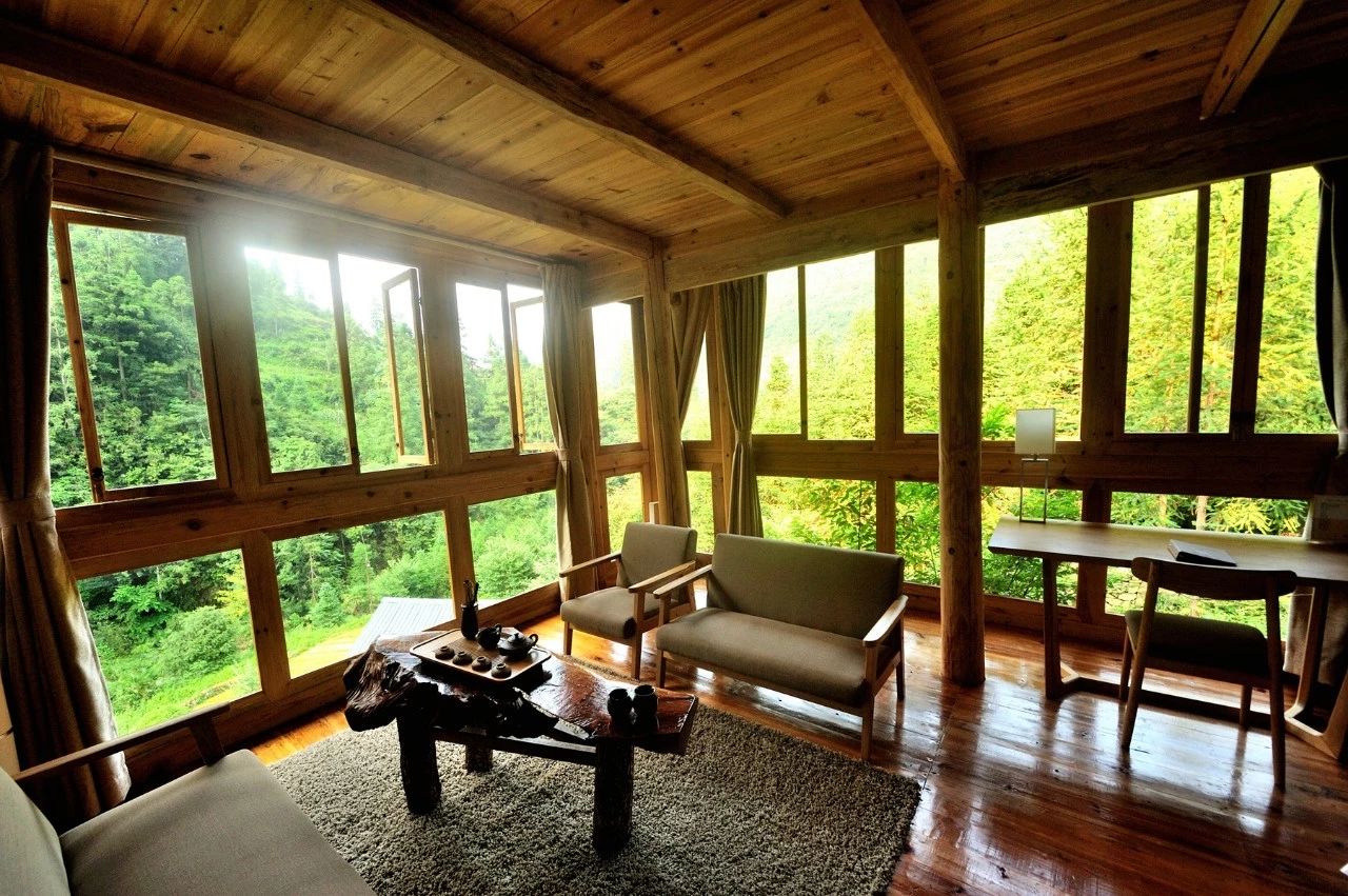 貴州·群山之心，因?yàn)閴粝胨行羷诮韵矏? src="/shige/d/file/bigpic/190404/04/13-1P402144158-50.jpg" style="height: 600px; width: 800px;" / data-aEvA="nQsqMp"></p>
<p data-ypqL="cdgU1c">
	　　這是我的詩意世界，所以里面的房間也都是我最愛的詩人。</p>
<p data-4PSl="lTEALp">
	　　&mdash;&mdash;于是就有了陶淵明房、但丁房、里爾克房和艾略特房<br / data-iwMJ="be4kv4">
	<img alt=