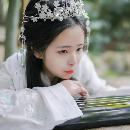 詩(shī)意琴女女生頭像，唯美古風(fēng)真人頭像