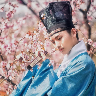 書生賞花游玩男生頭像，唯美古風(fēng)真人頭像