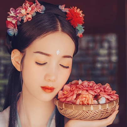 清新精致帶團(tuán)扇女生頭像，唯美古風(fēng)真人頭像