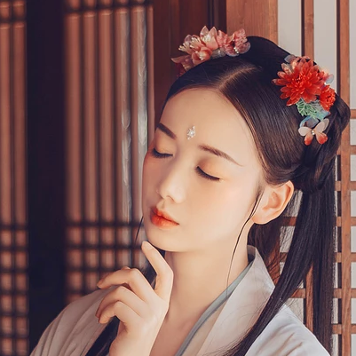 清新精致帶團(tuán)扇女生頭像，唯美古風(fēng)真人頭像