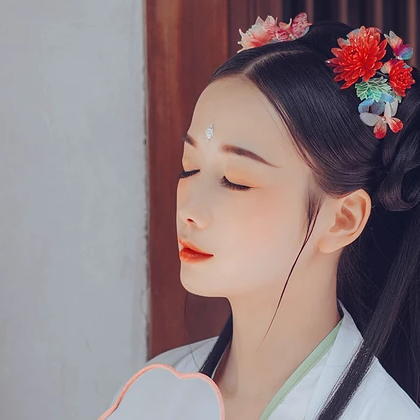 清新精致帶團(tuán)扇女生頭像，唯美古風(fēng)真人頭像