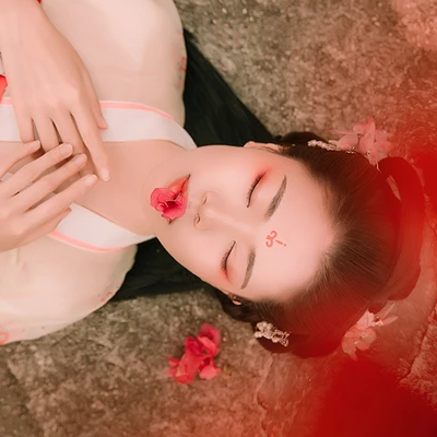 花間佳人帶傘女生頭像，唯美古風(fēng)真人頭像