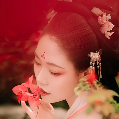 花間佳人帶傘女生頭像，唯美古風(fēng)真人頭像