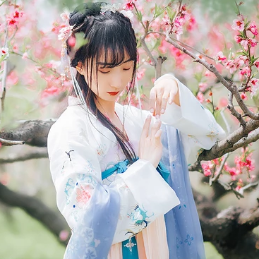 清新桃花女生頭像，唯美古風(fēng)真人頭像