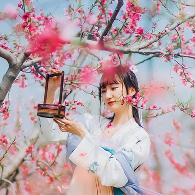 清新桃花女生頭像，唯美古風(fēng)真人頭像