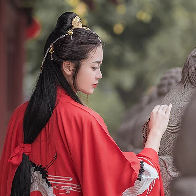 優(yōu)雅紅衣女生頭像，唯美古風(fēng)真人頭像