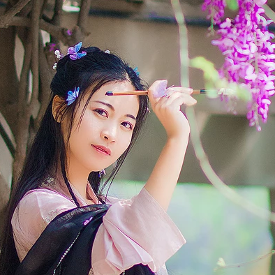 高貴氣質(zhì)紫藤女生頭像，唯美古風(fēng)真人頭像