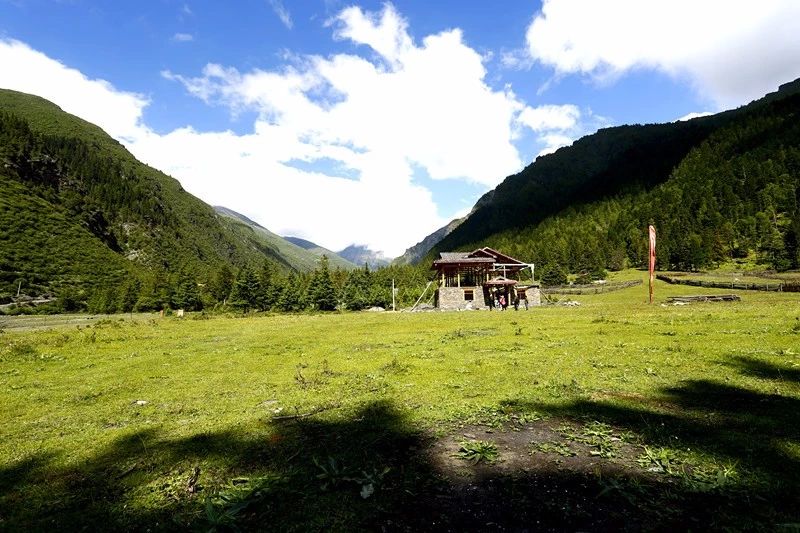 光和云朵·雪寶頂，喂馬劈柴看盡四季繁華