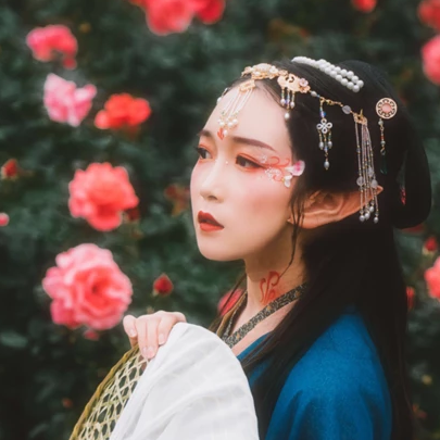 花間賞花女生頭像，唯美古風(fēng)真人頭像