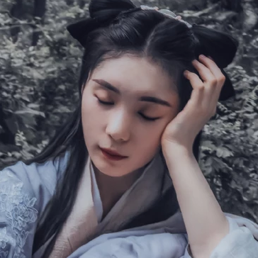 素雅復(fù)古帶傘女生頭像，唯美古風(fēng)真人頭像