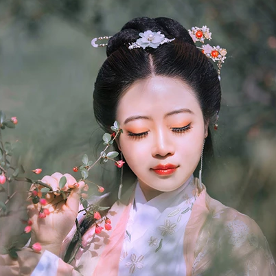 精致優(yōu)雅帶扇女生頭像，唯美古風(fēng)真人頭像