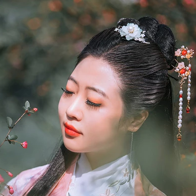 精致優(yōu)雅帶扇女生頭像，唯美古風(fēng)真人頭像