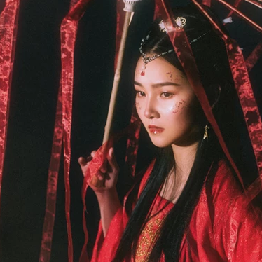 紅衣裳女生頭像，唯美古風真人頭像