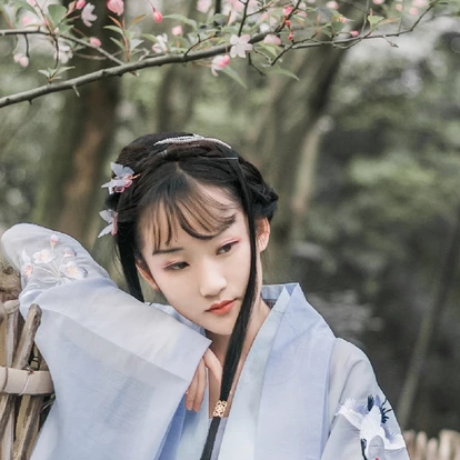 清新粉花女生頭像，唯美古風(fēng)真人頭像