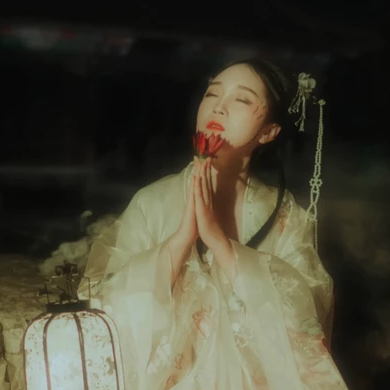 月夜蓮燈女生頭像，唯美古風(fēng)真人頭像