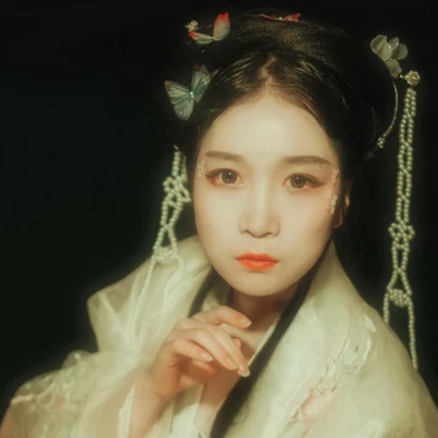 月夜蓮燈女生頭像，唯美古風(fēng)真人頭像