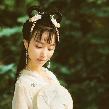 清新文藝帶團(tuán)扇女生頭像，唯美古風(fēng)真人頭像