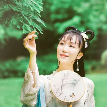 清新文藝帶團(tuán)扇女生頭像，唯美古風(fēng)真人頭像