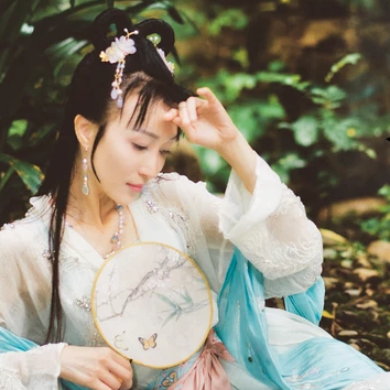 清新文藝帶團(tuán)扇女生頭像，唯美古風(fēng)真人頭像