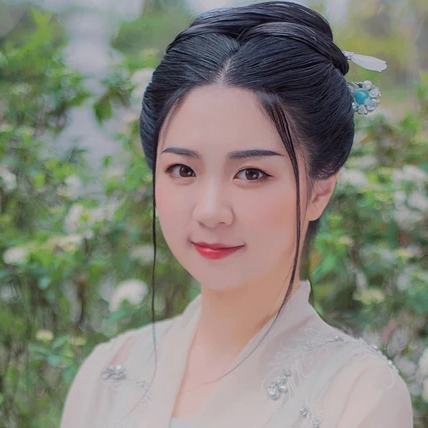 清風拂面帶團扇女生頭像，唯美古風真人頭像