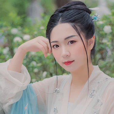 清風拂面帶團扇女生頭像，唯美古風真人頭像
