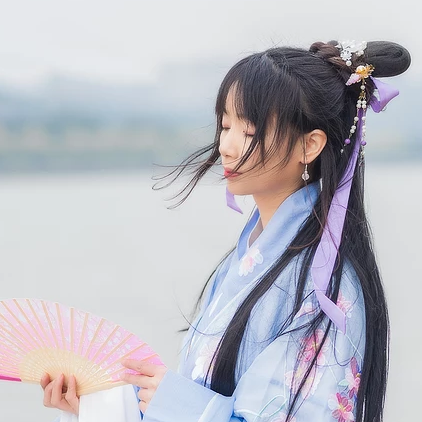 風花雪月帶傘女生頭像，唯美古風真人頭像